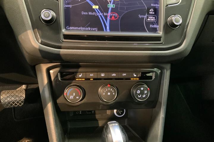 Grå VW Tiguan fra 2017