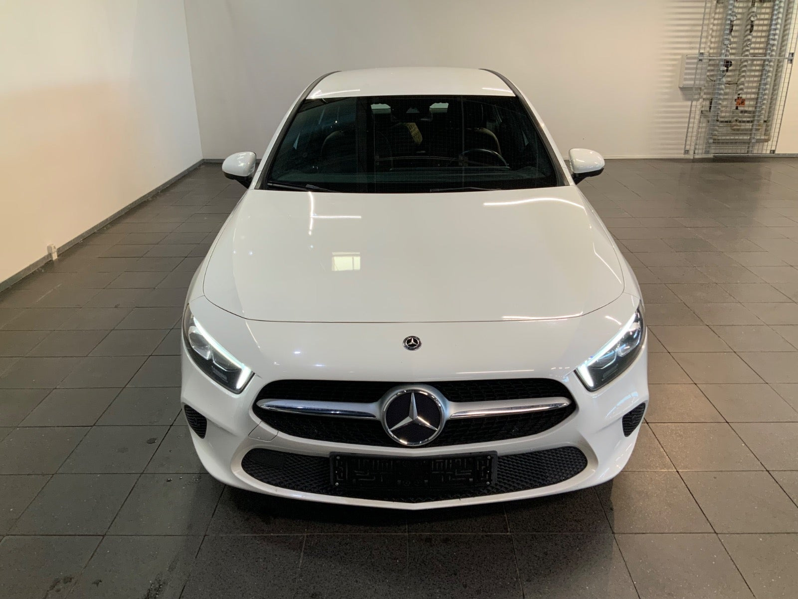 Hvid Mercedes A180 d fra 2018