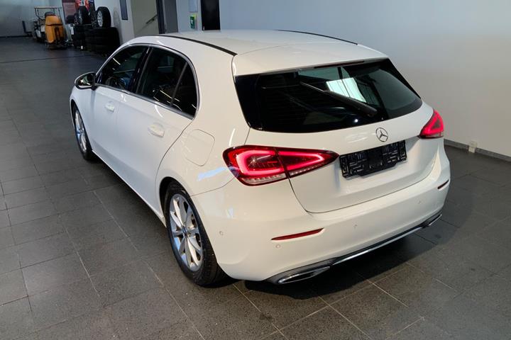 Hvid Mercedes A180 d fra 2018