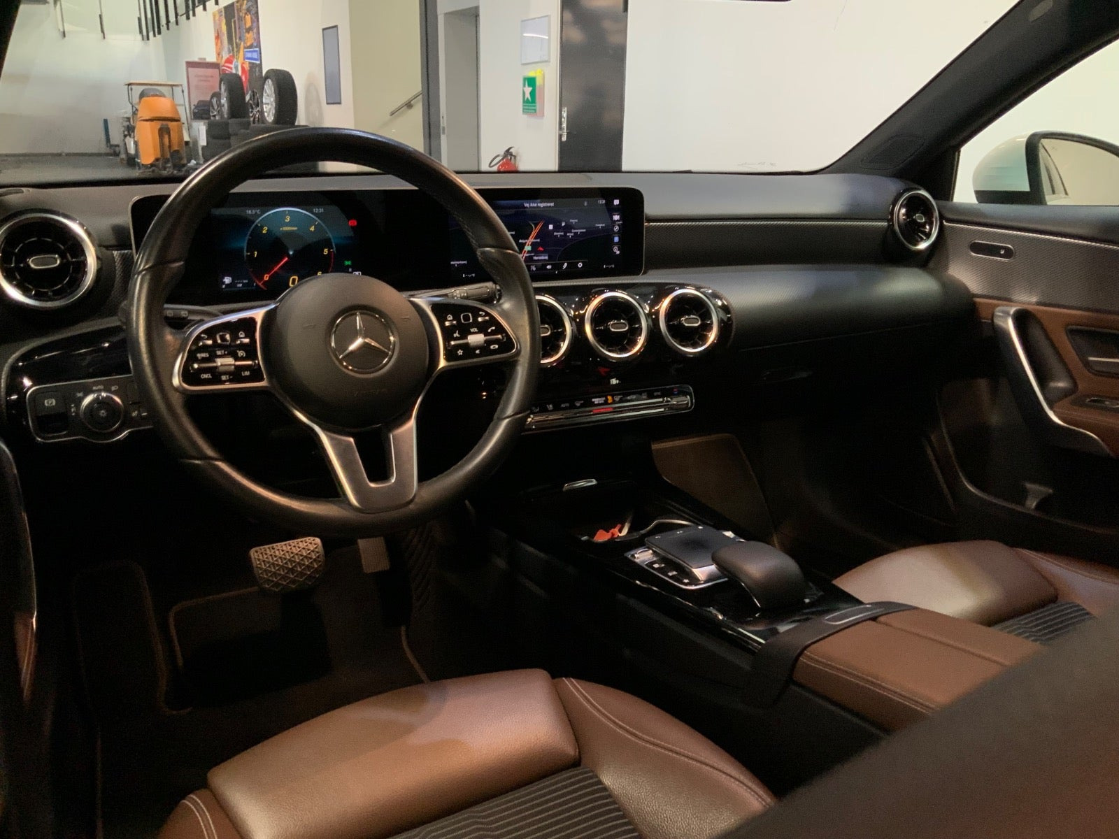 Hvid Mercedes A180 d fra 2018