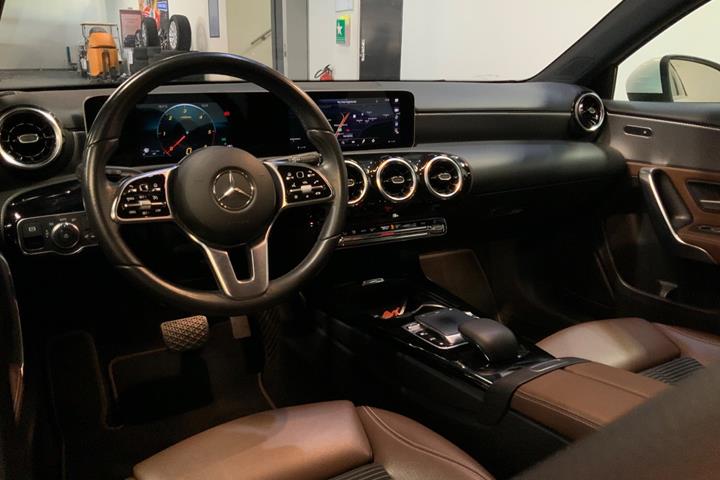 Hvid Mercedes A180 d fra 2018