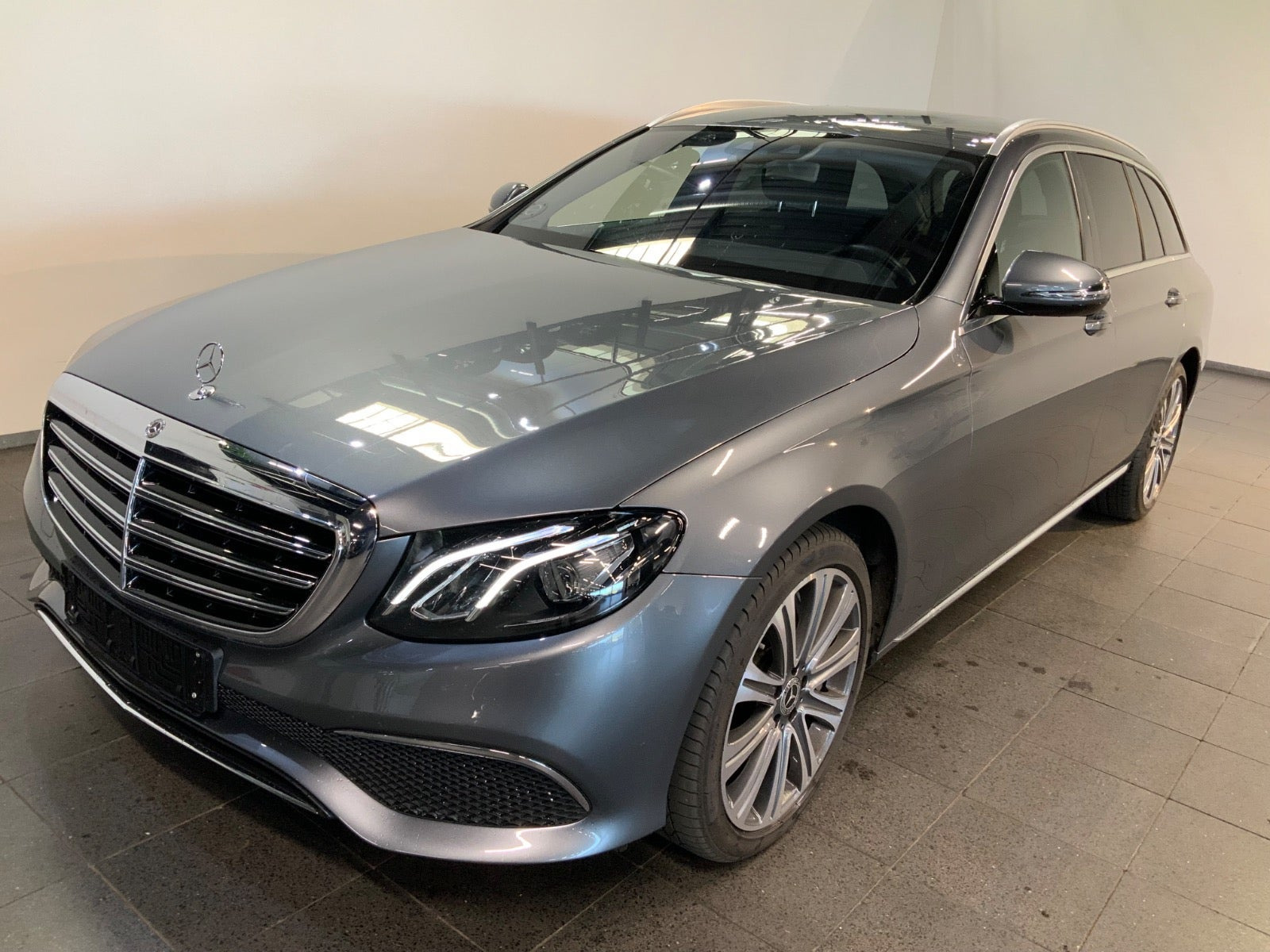 Mercedes E400 3,5 Avantgarde stc. aut. 4Matic Van
