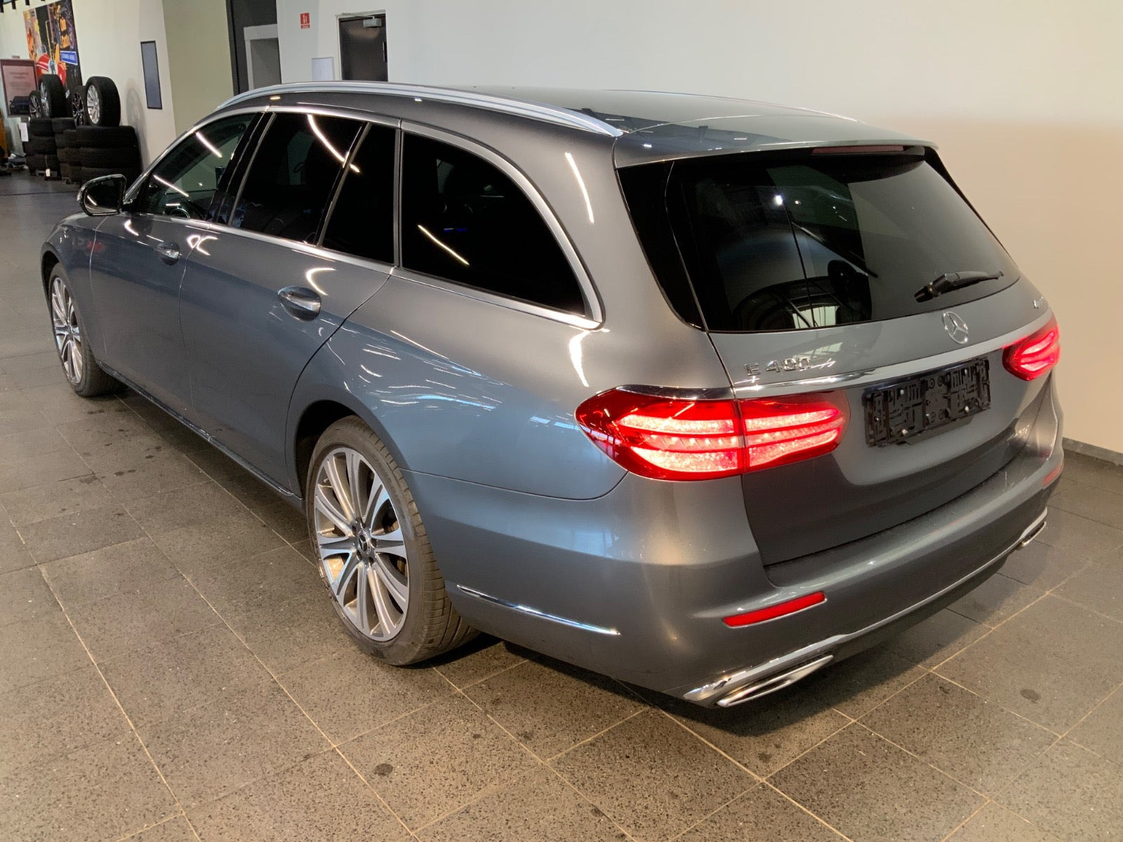 Grå Mercedes E400 fra 2017