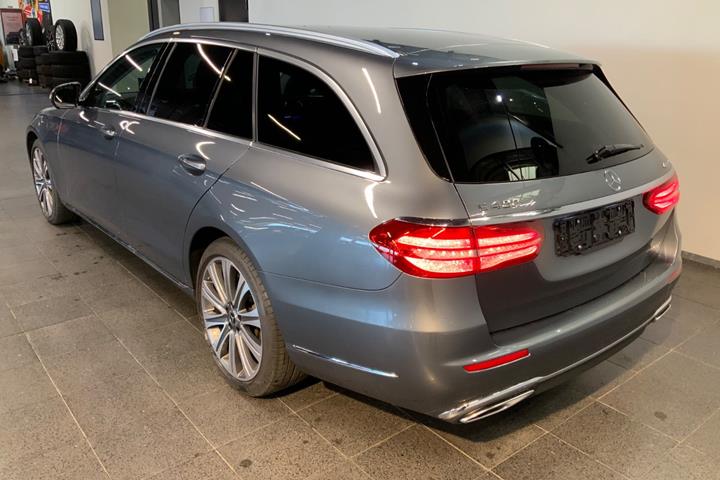 Grå Mercedes E400 fra 2017