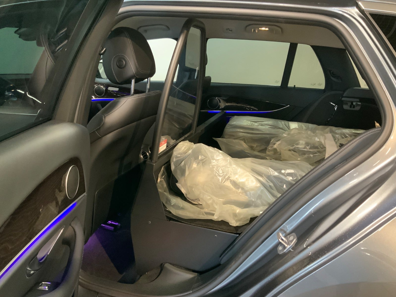 Grå Mercedes E400 fra 2017