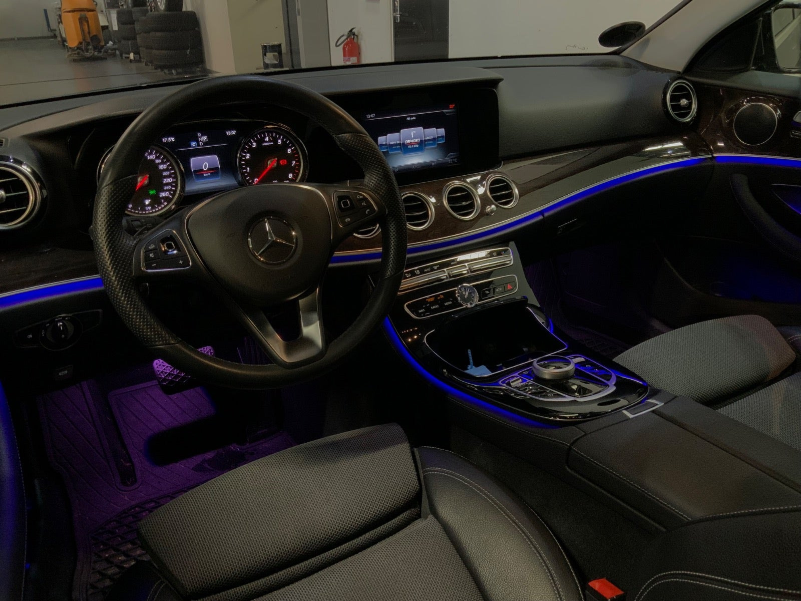 Grå Mercedes E400 fra 2017