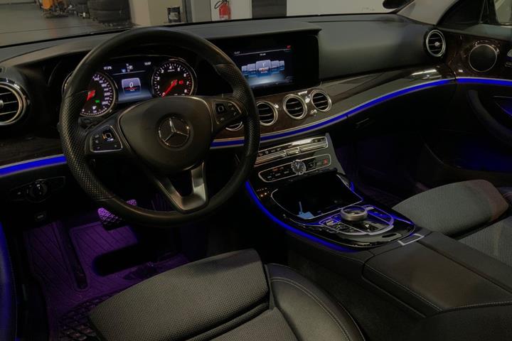 Grå Mercedes E400 fra 2017