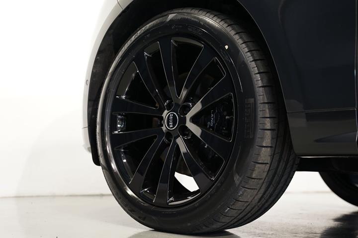 Grå Land Rover Range Rover sport fra 2025