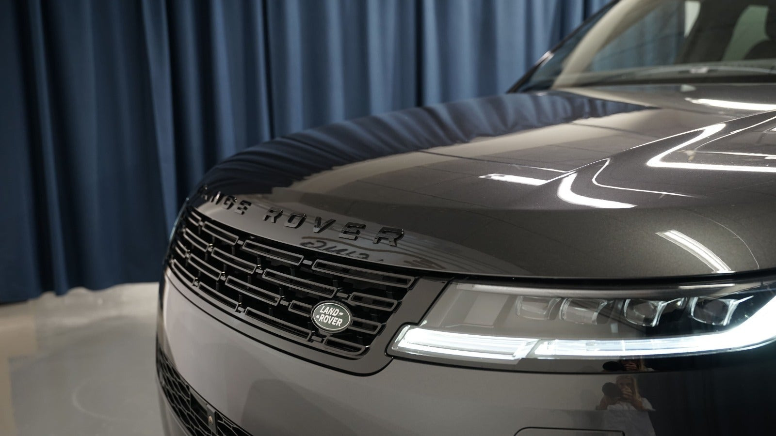 Grå Land Rover Range Rover sport fra 2025