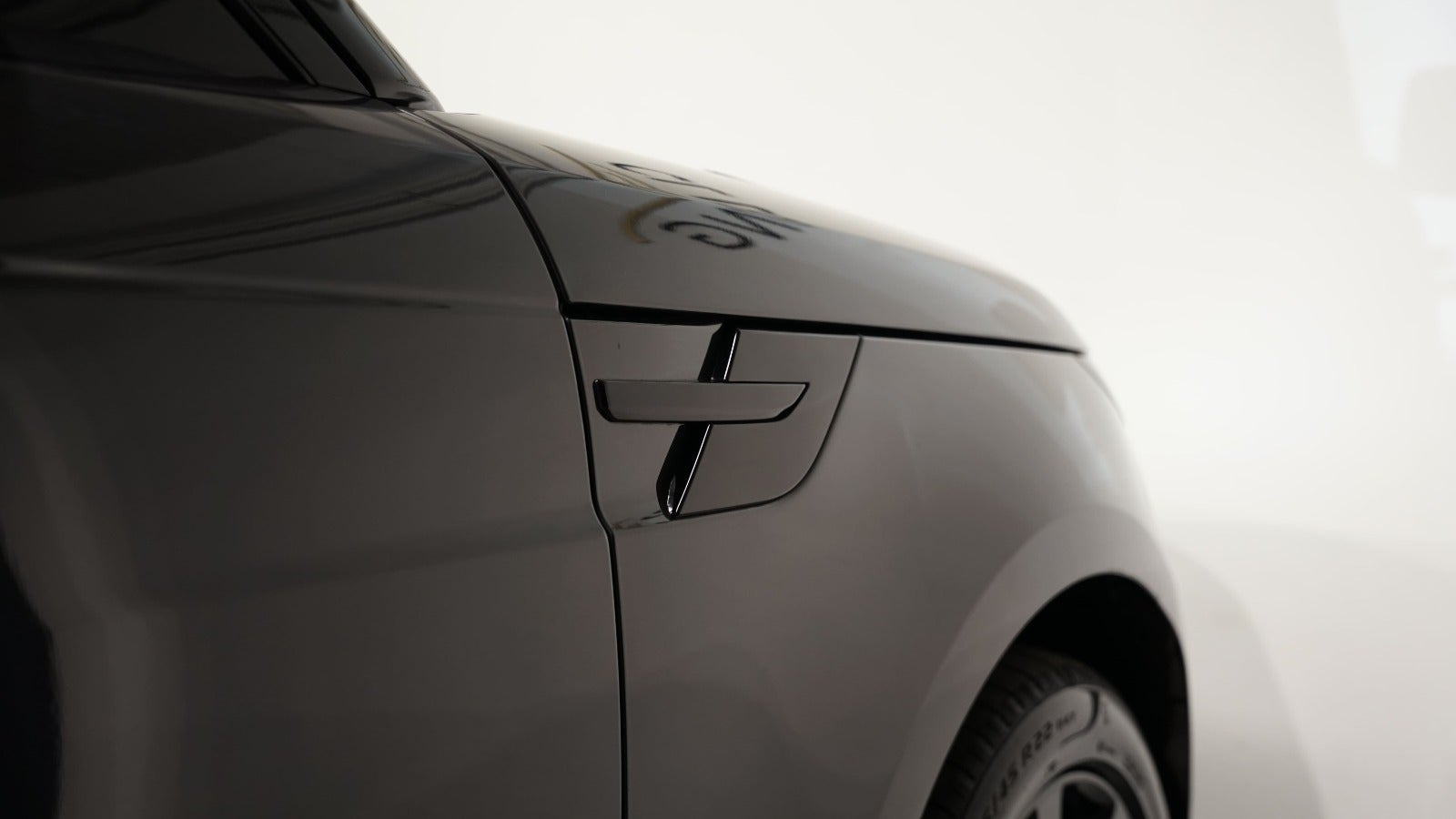 Grå Land Rover Range Rover sport fra 2025