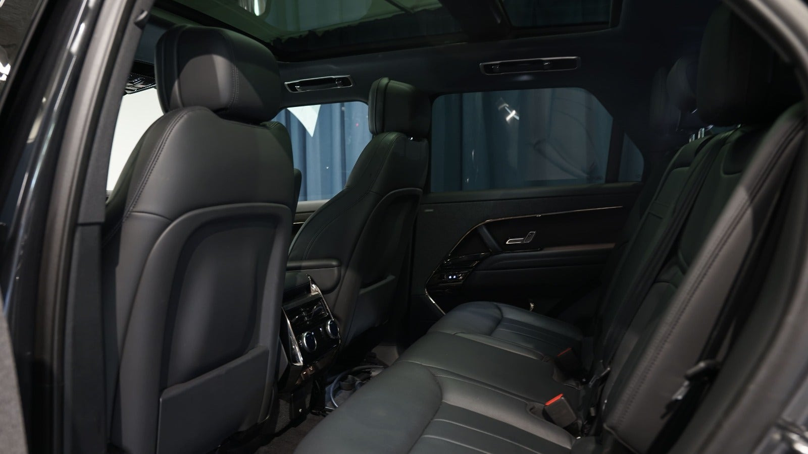 Grå Land Rover Range Rover sport fra 2025