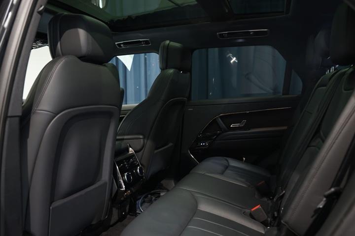 Grå Land Rover Range Rover sport fra 2025