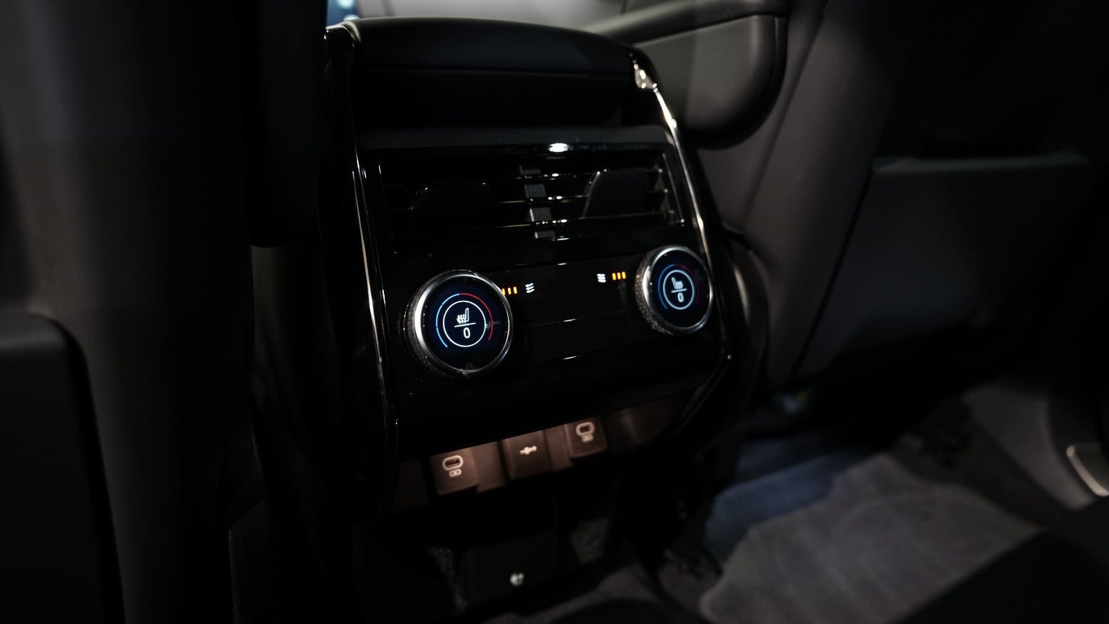 Grå Land Rover Range Rover sport fra 2025