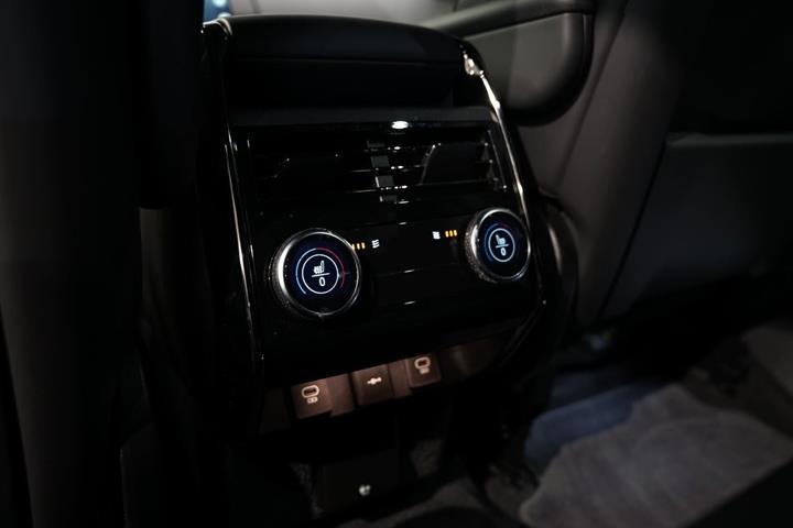 Grå Land Rover Range Rover sport fra 2025