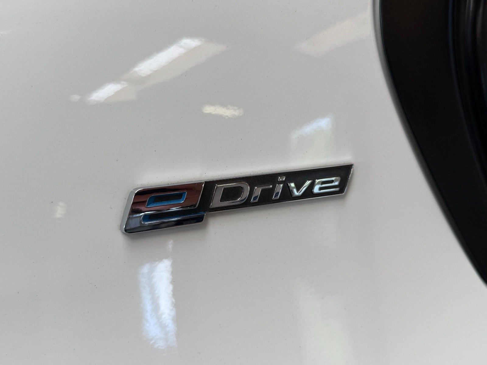 Grøn BMW 330e fra 2016