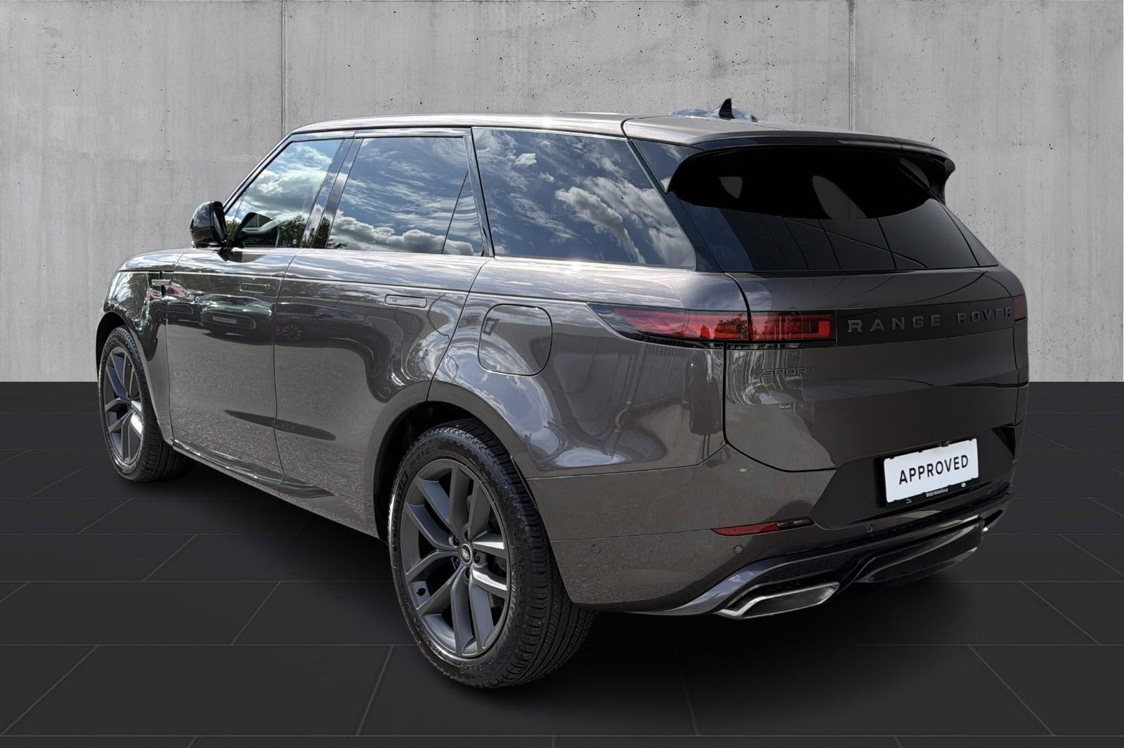 Grå Land Rover Range Rover sport fra 2025