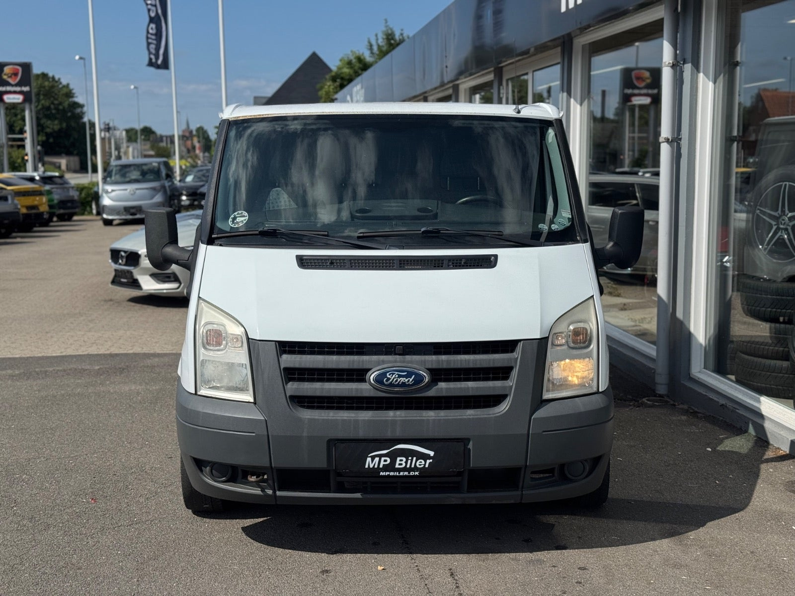 Hvid Ford Transit 280S Van fra 2011 set udefra