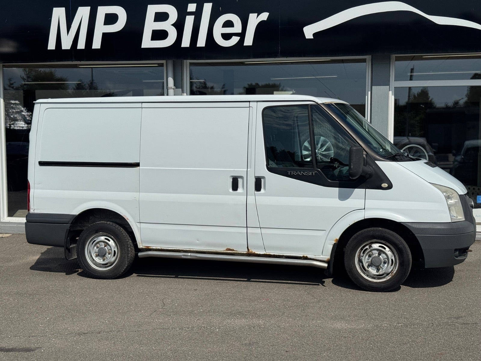 Hvid Ford Transit 280S Van fra 2011 set udefra