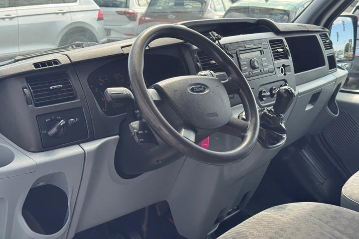 Hvid Ford Transit 280S Van fra 2011 set indefra