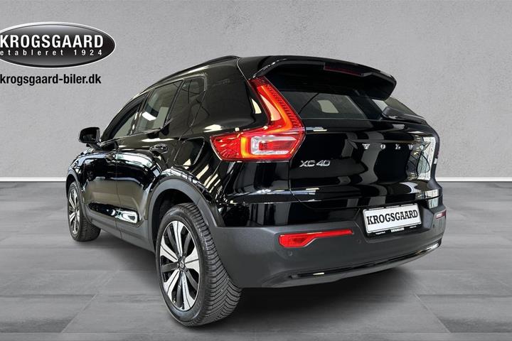 Sort Volvo XC40 fra 2023