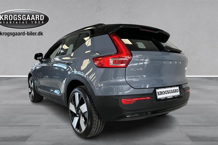 Grå Volvo XC40 fra 2022