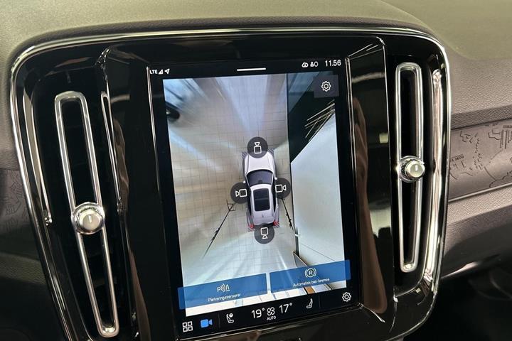 Grå Volvo XC40 fra 2022
