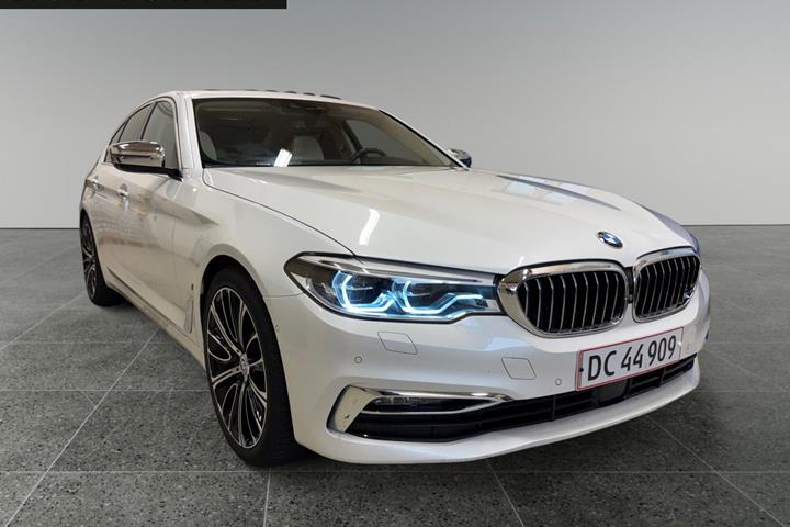 Hvid BMW 530e fra 2019