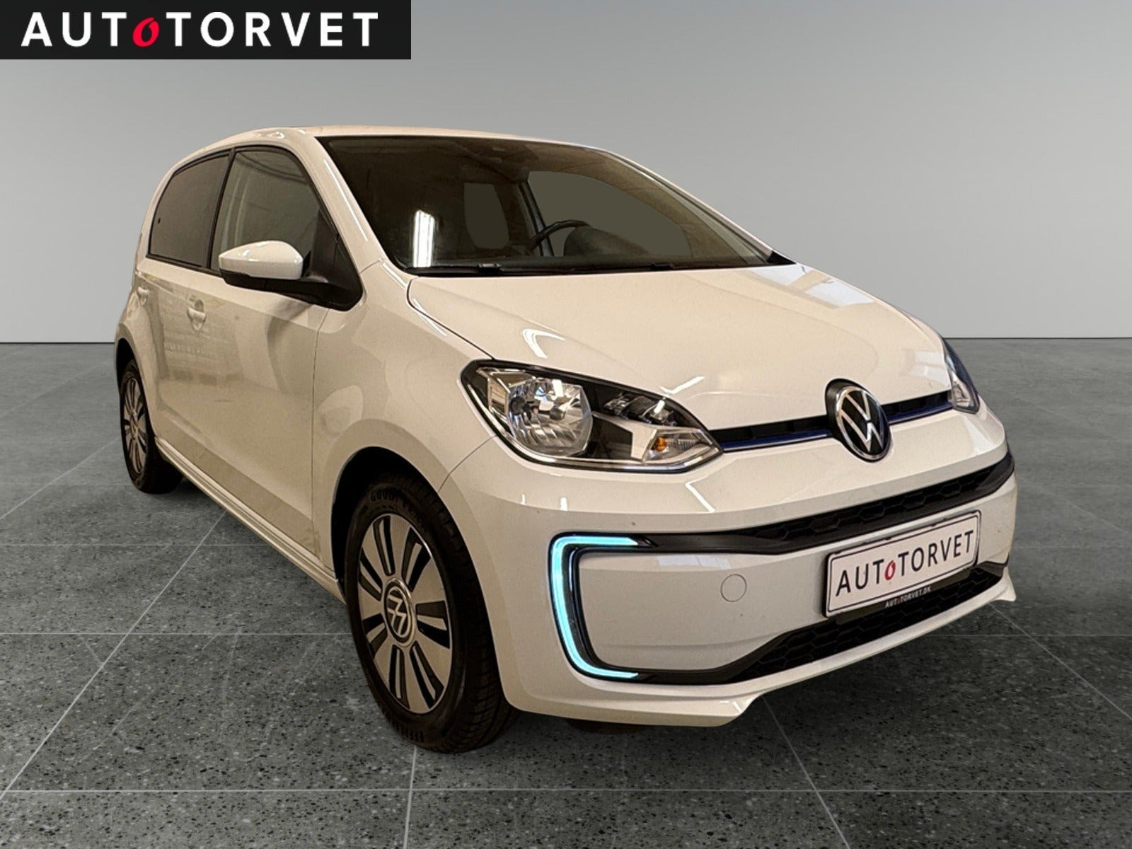 Hvid VW E-UP! fra 2023