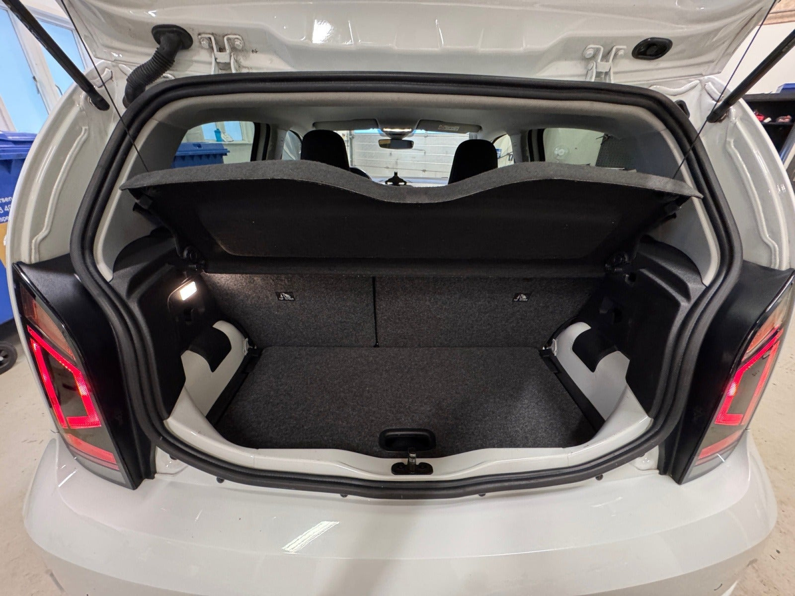 Hvid VW E-UP! fra 2023