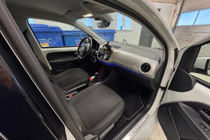 Hvid VW E-UP! fra 2023