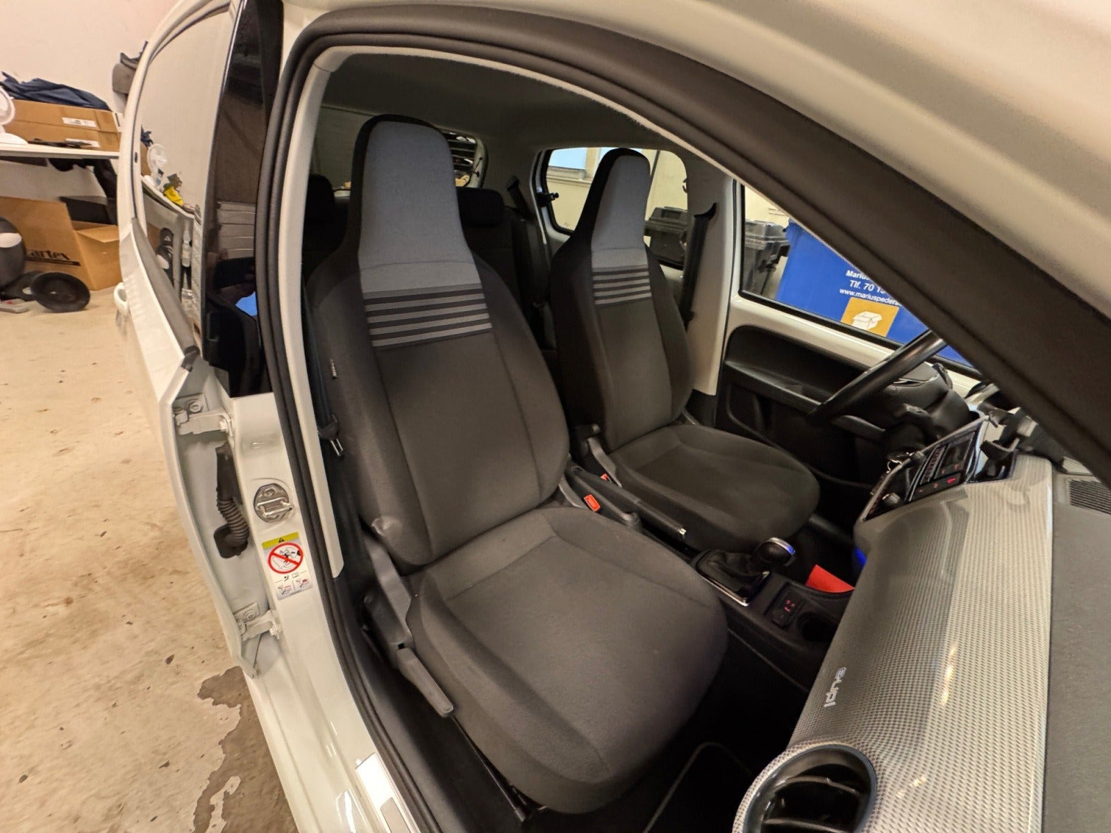 Hvid VW E-UP! fra 2023