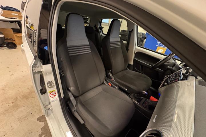 Hvid VW E-UP! fra 2023