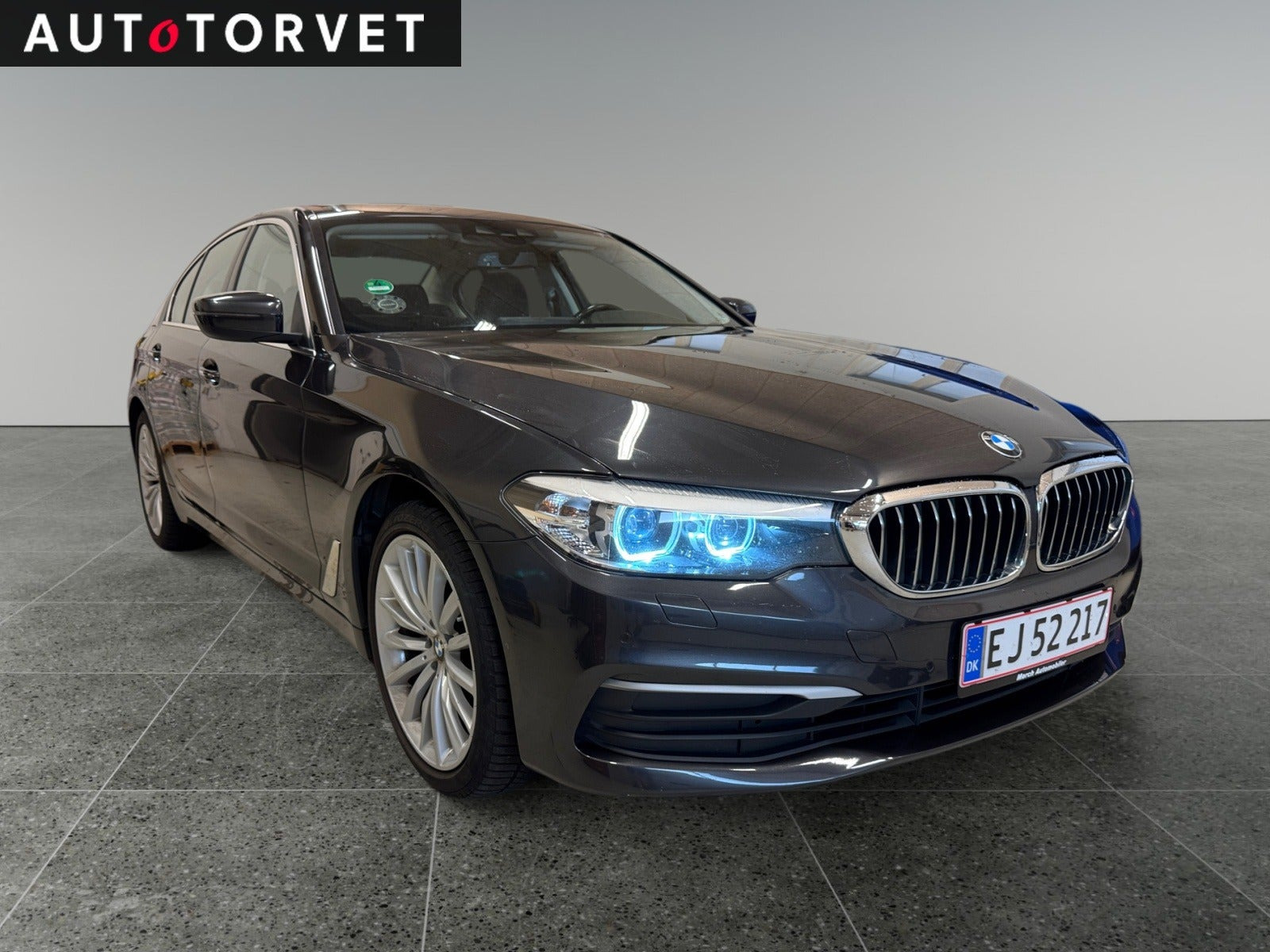 Grå BMW 520d fra 2017