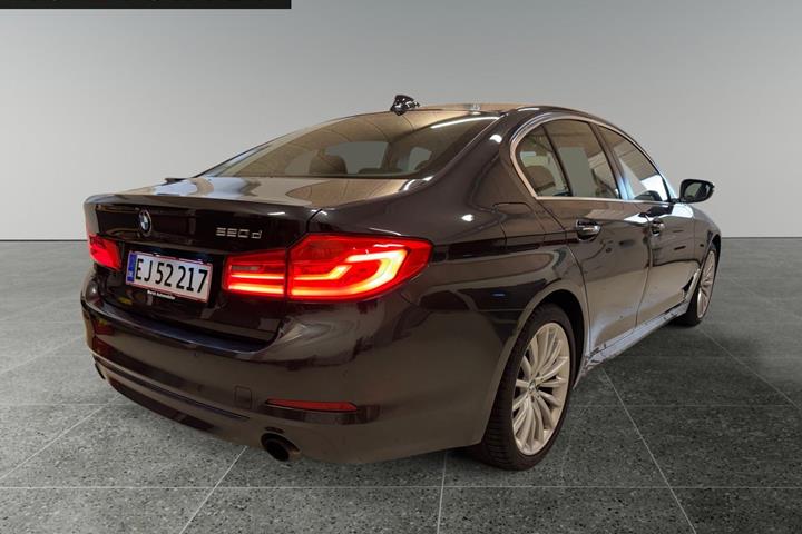 Grå BMW 520d fra 2017