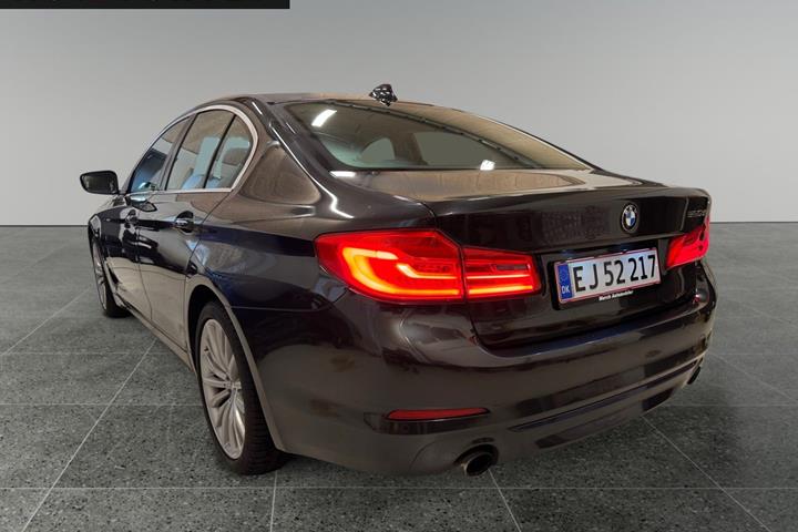 Grå BMW 520d fra 2017
