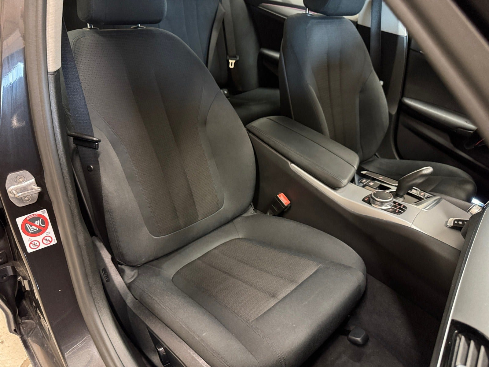 Grå BMW 520d fra 2017