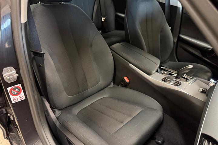Grå BMW 520d fra 2017