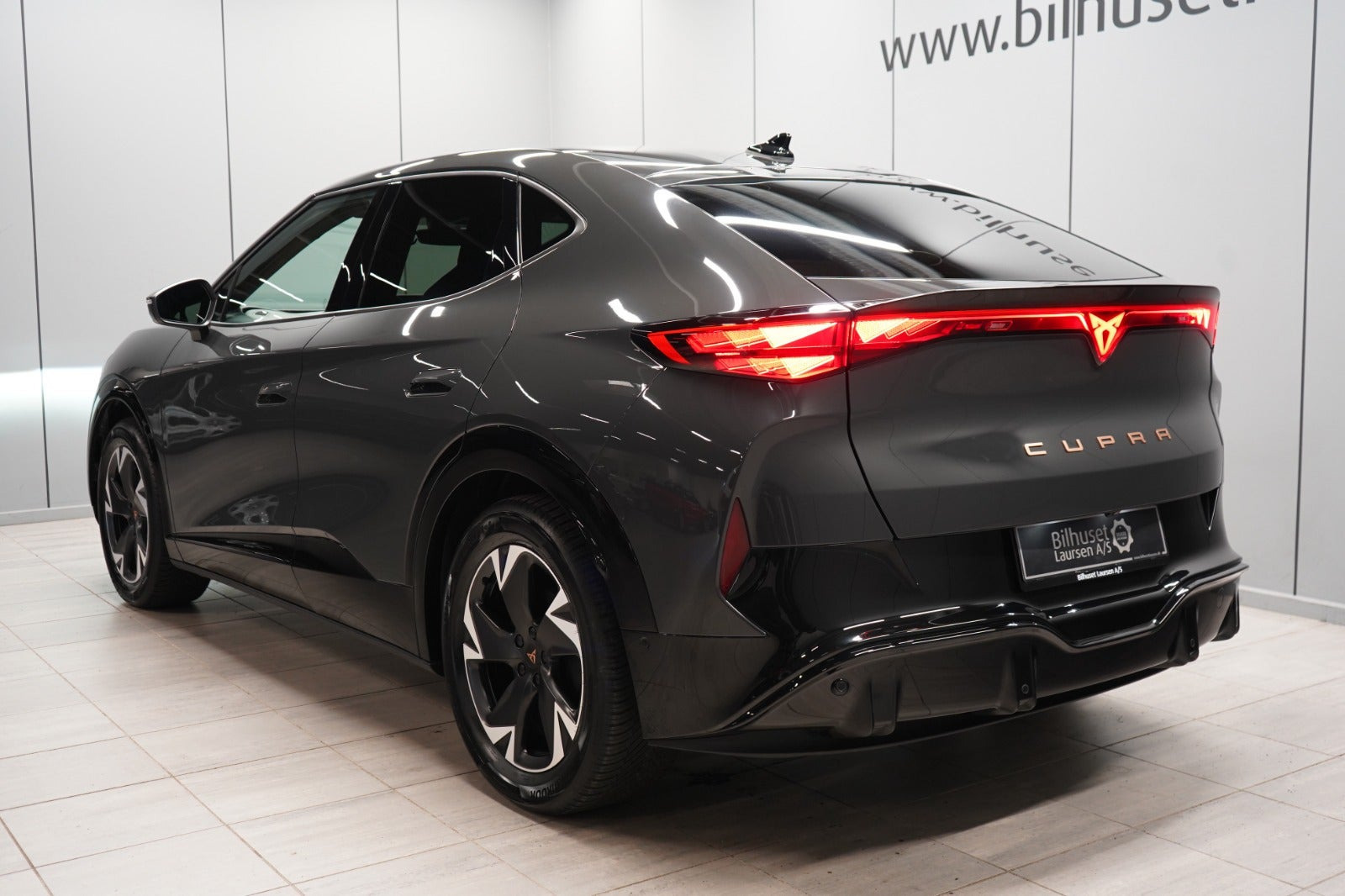 Grå Cupra Tavascan fra 2024