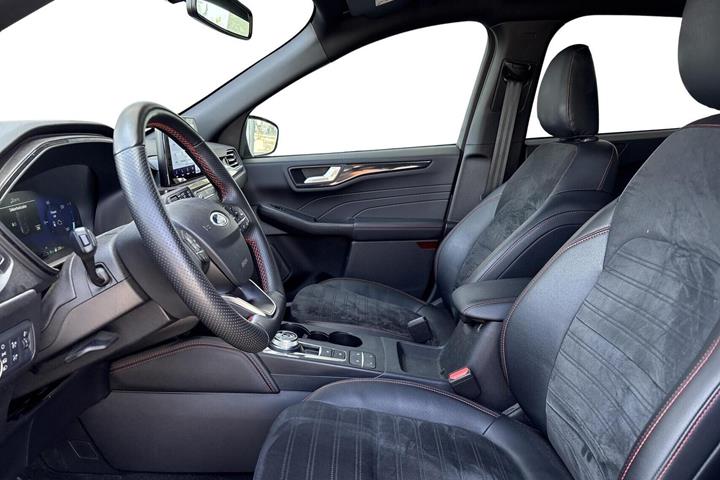 Grå Ford Kuga fra 2022