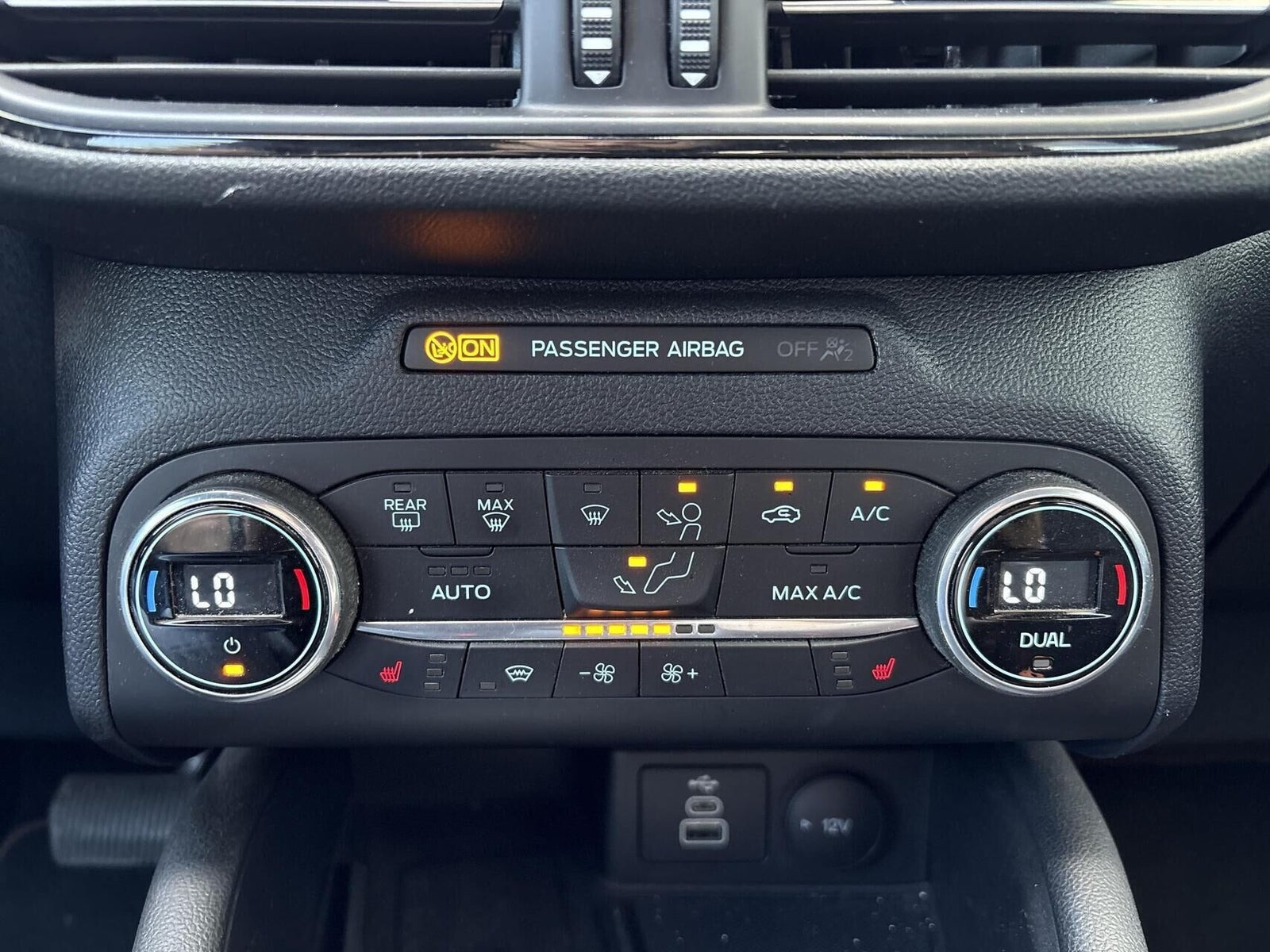 Grå Ford Kuga fra 2022