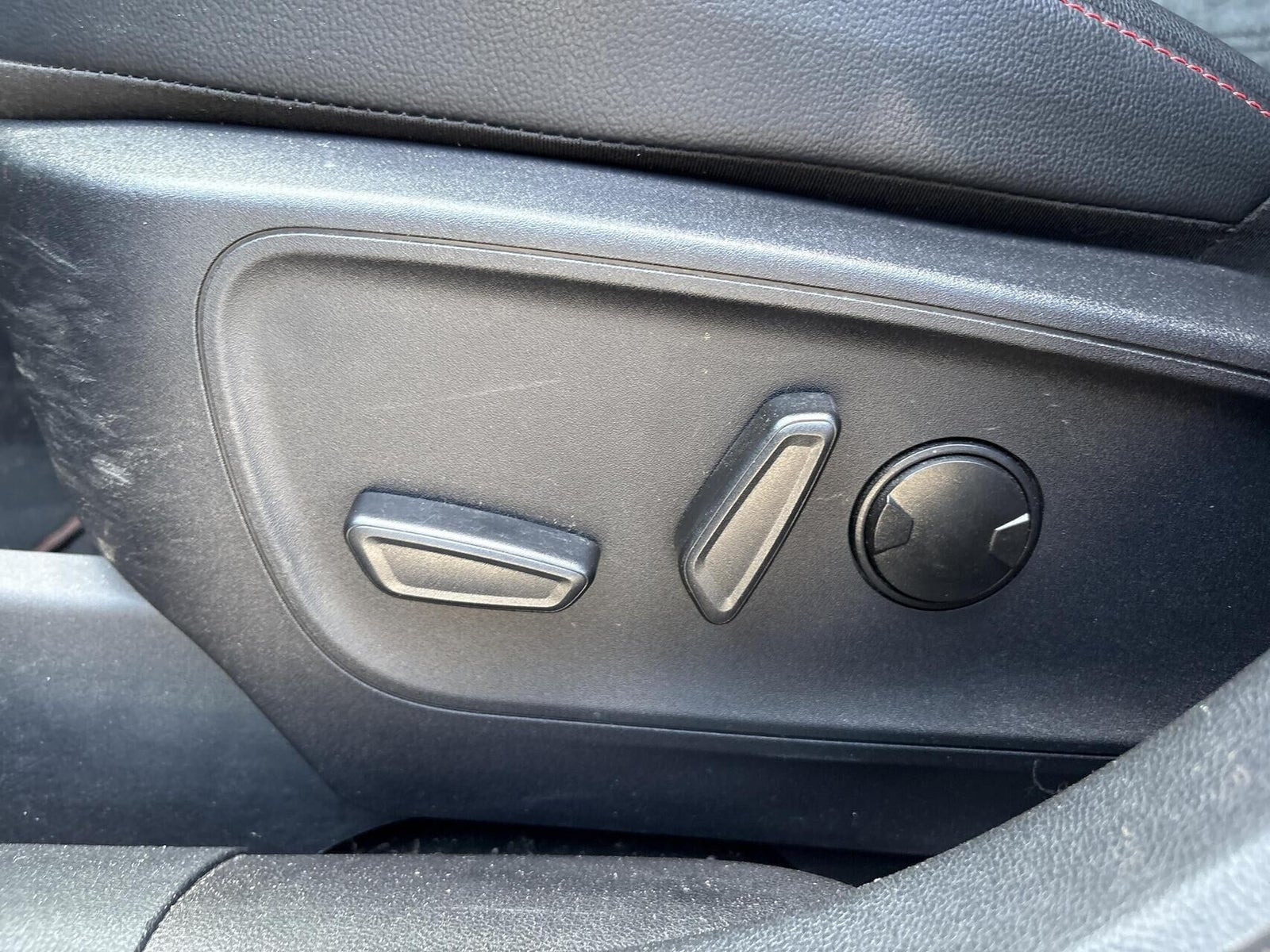 Grå Ford Kuga fra 2022