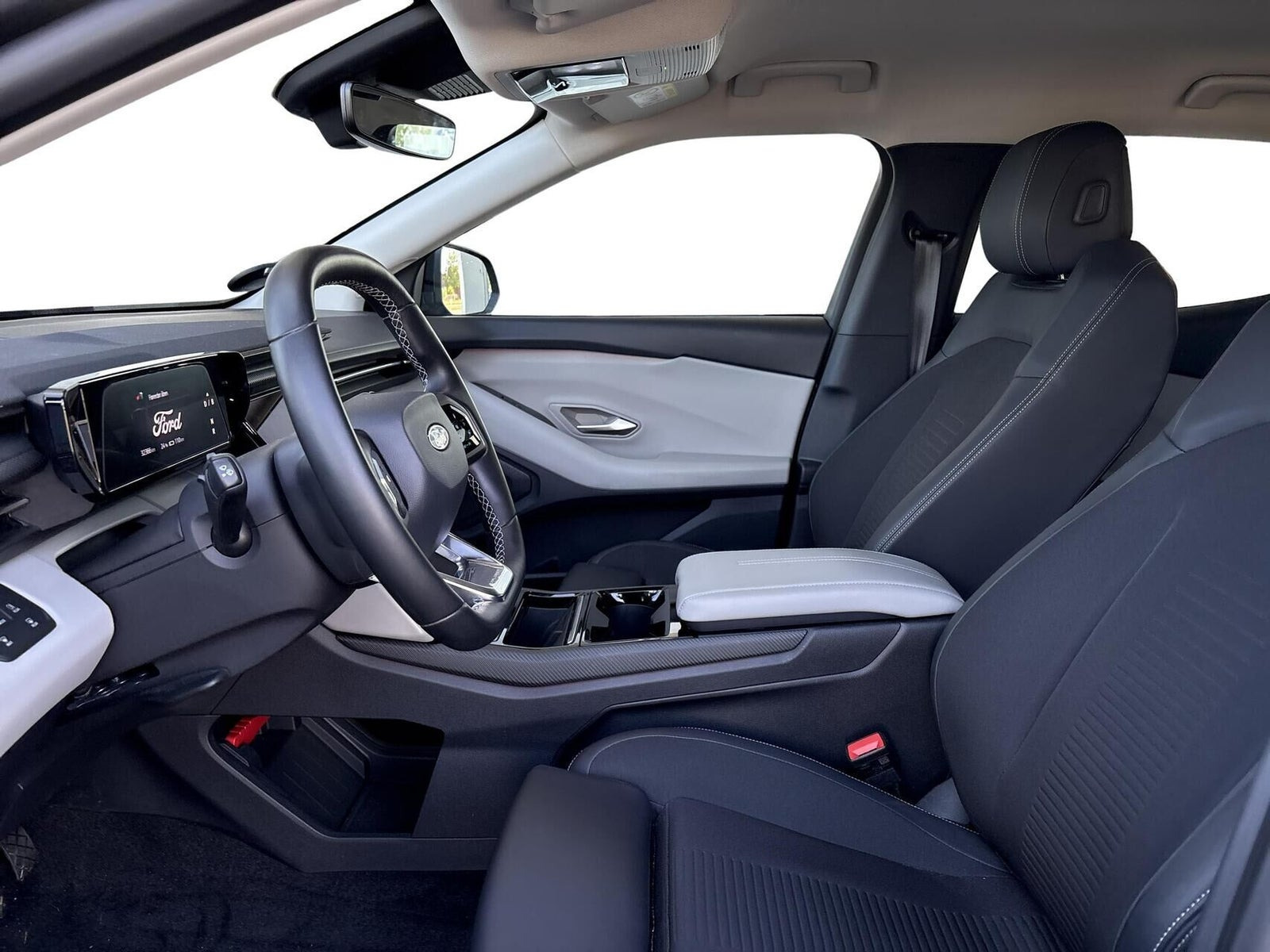 Grå Ford Explorer fra 2024