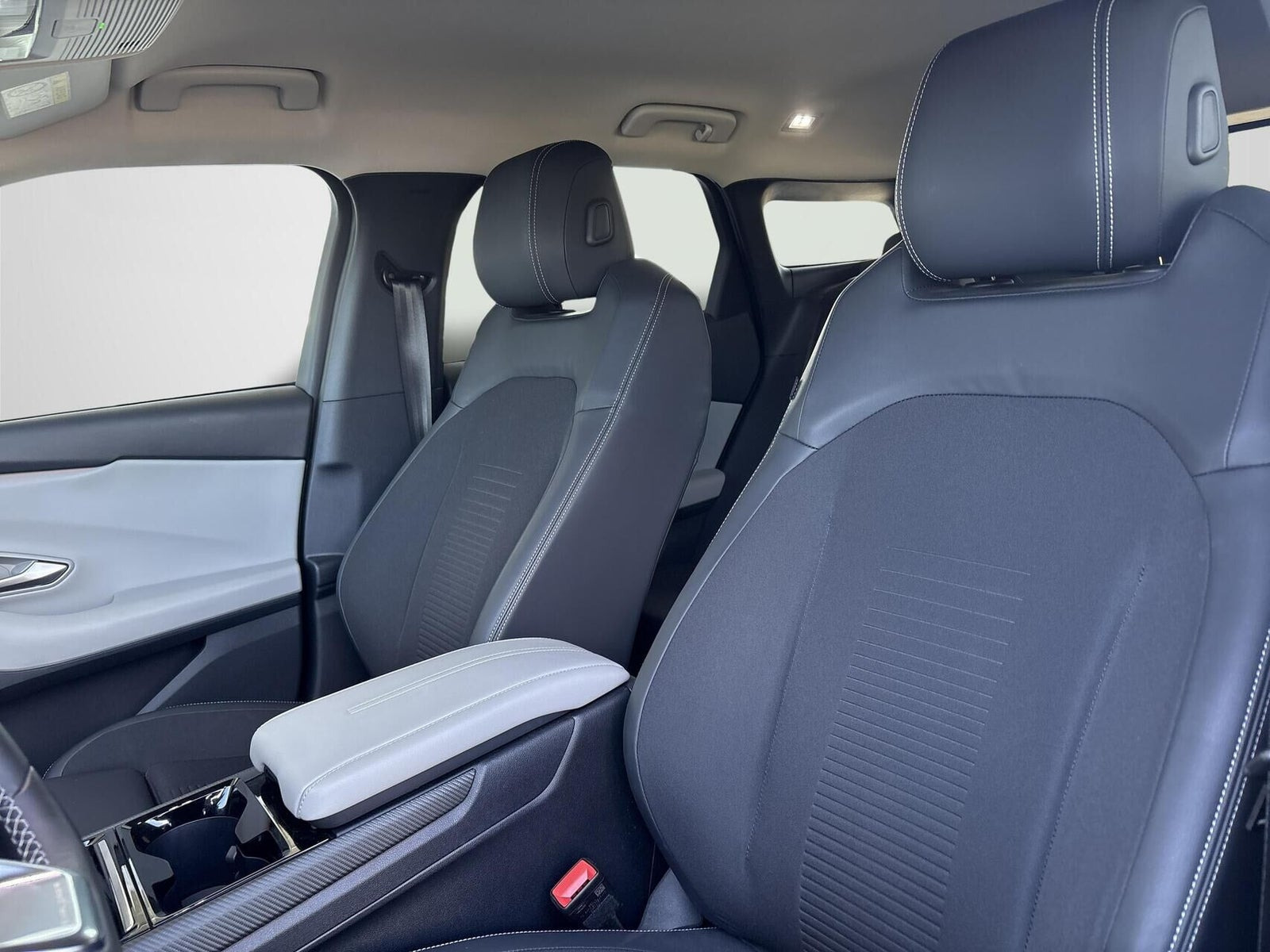 Grå Ford Explorer fra 2024