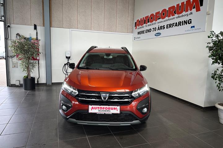 Orange Dacia Jogger fra 2022
