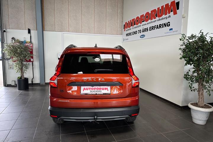 Orange Dacia Jogger fra 2022