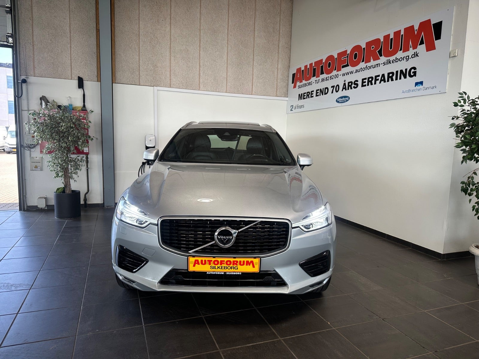 Blå Volvo XC60 fra 2019
