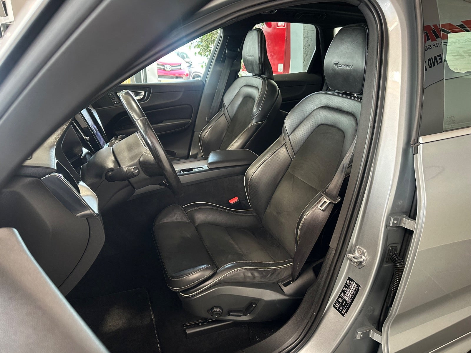 Blå Volvo XC60 fra 2019