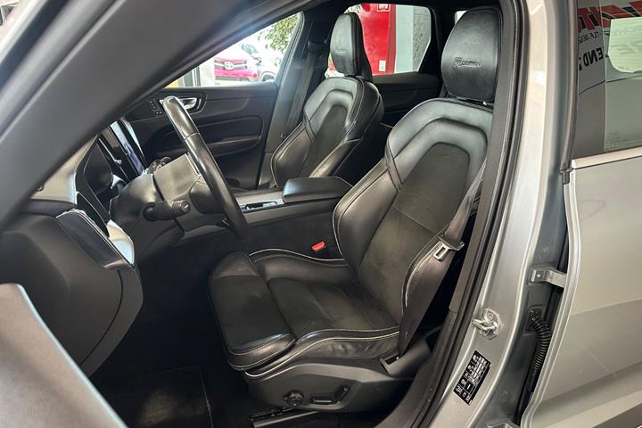 Blå Volvo XC60 fra 2019