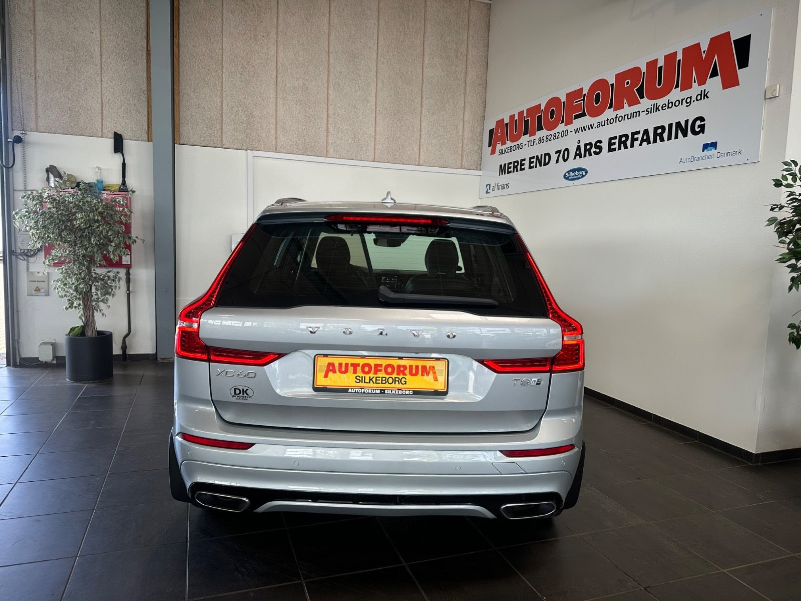 Blå Volvo XC60 fra 2019