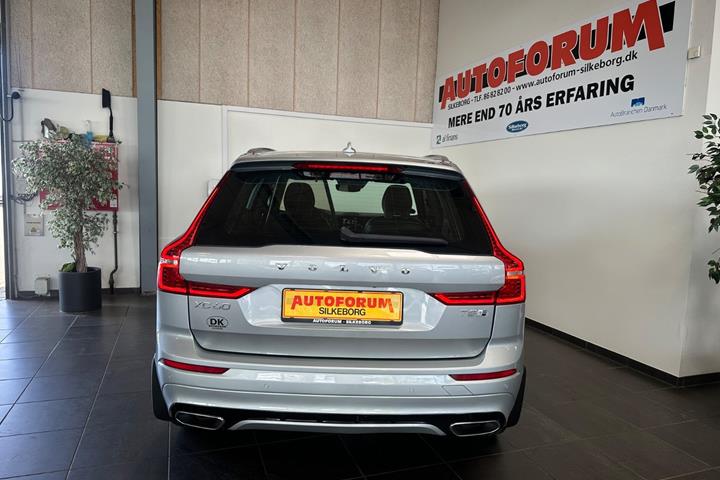Blå Volvo XC60 fra 2019